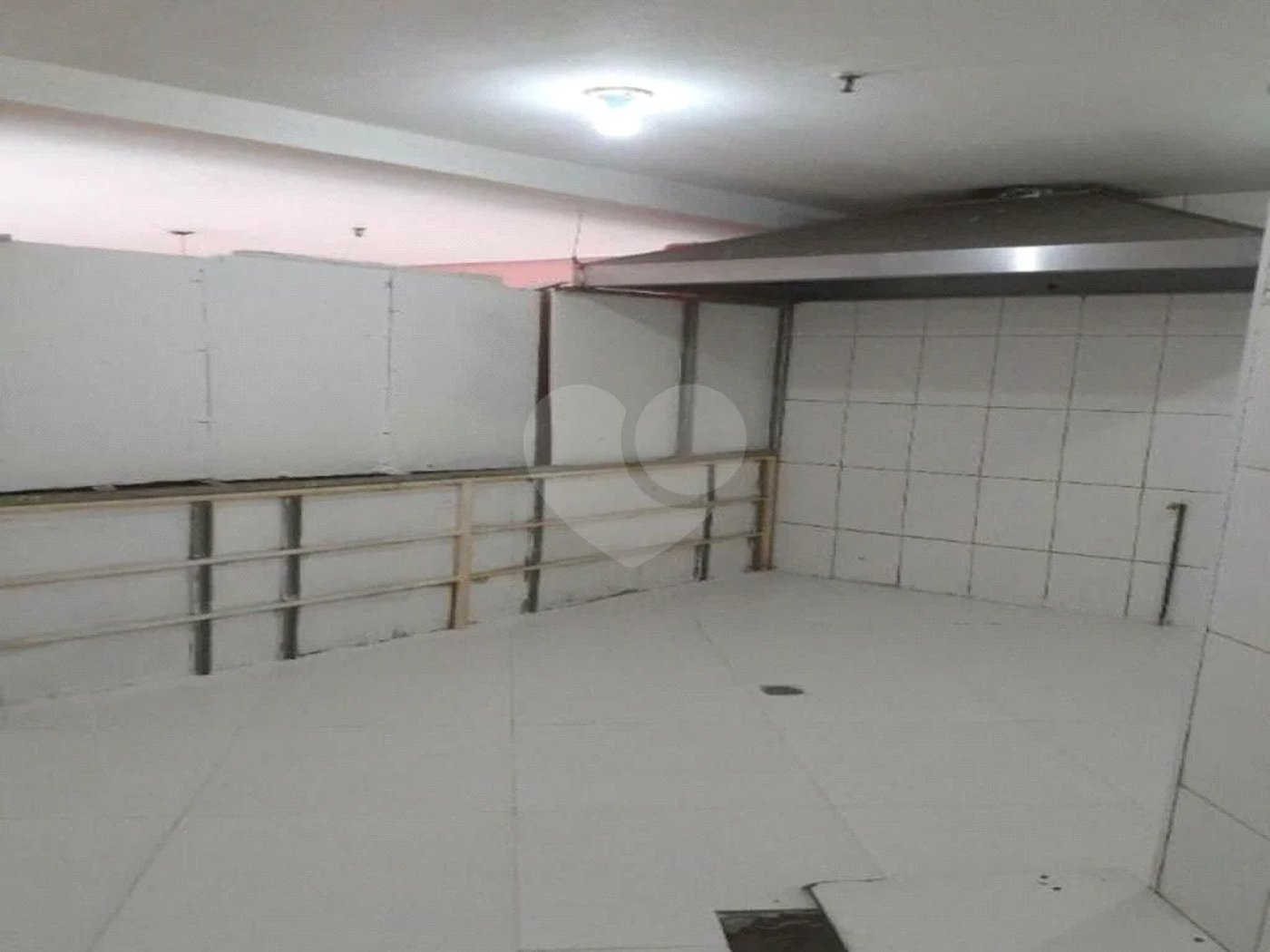 Imóvel térreo com mezanino, com 63,54 m² Edif. Lex Offices.