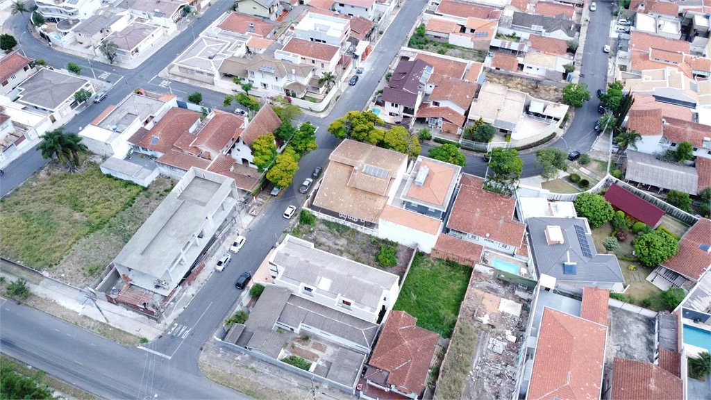 Terreno 300m² à Venda próximo ao centro á poucos metros da Avenida Champagnat