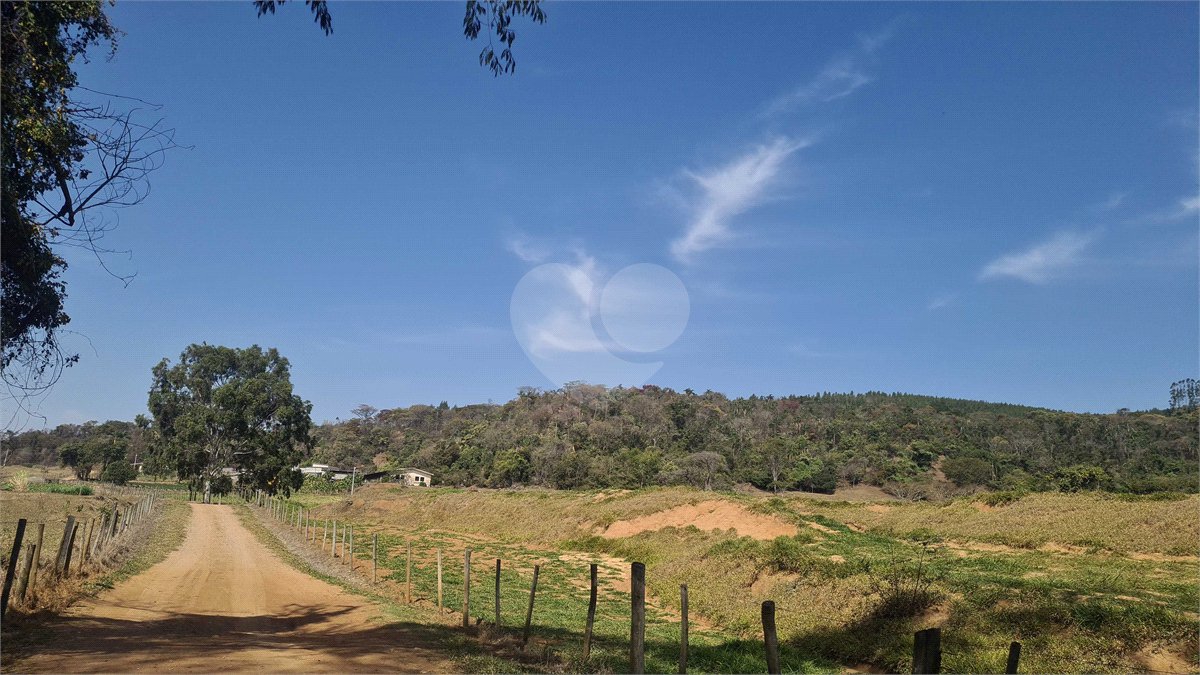 VENDA SÍTIO 48 hectares com estruura para granja, hidroponia e gado