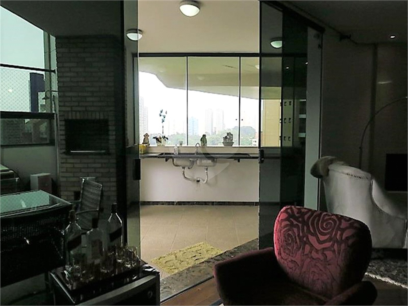 APARTAMENTO UM POR ANDAR!