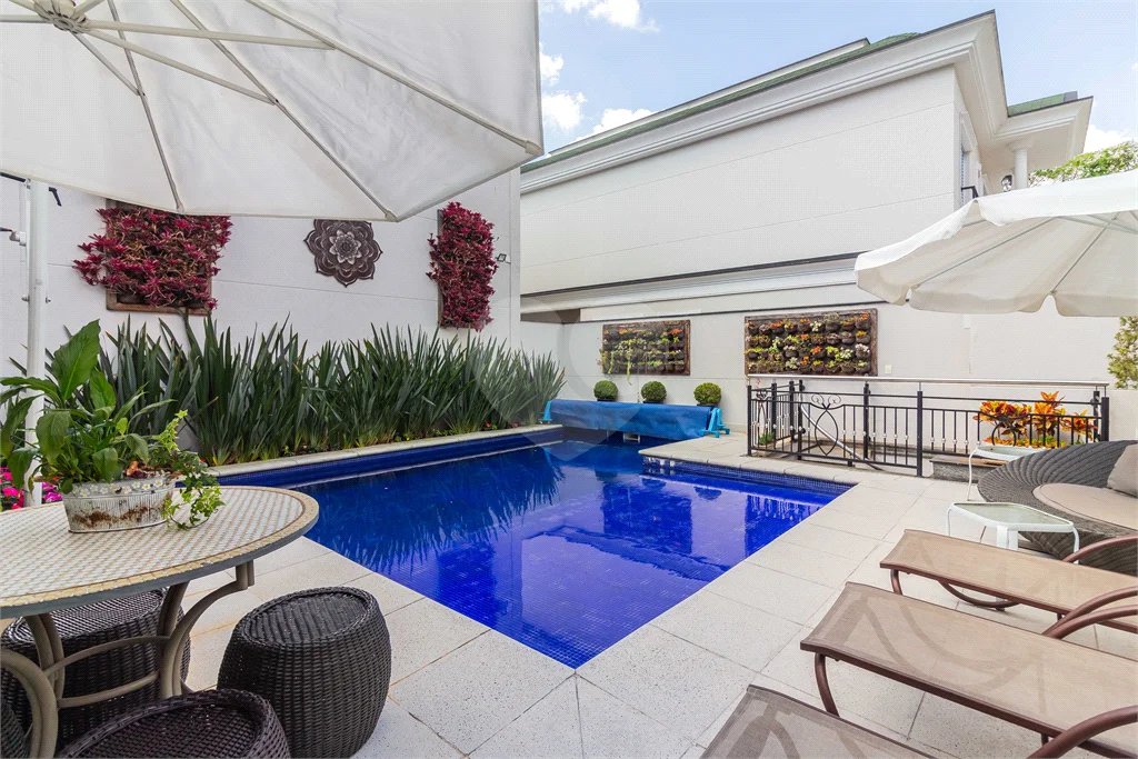 Casa em condomínio, 4 suites, piscina privativa no Jd. Floresta - zona norte - SP.