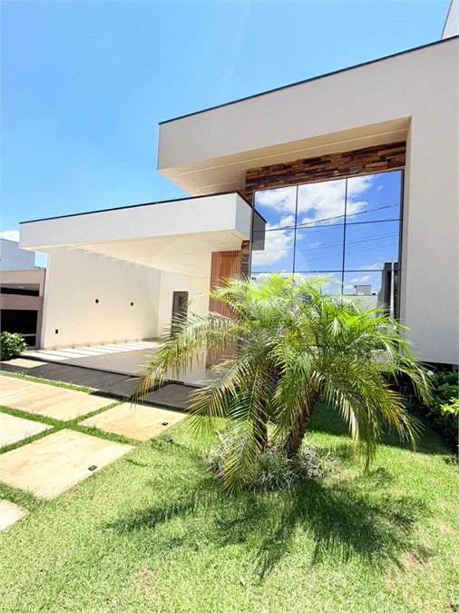 Casa térrea com 3 suítes no Condomínio Residencial Viena em Indaiatuba-SP - Acabamento de alto padrão - R$ 1.690.000,00 - AT 250 m² - AC 158 m² - 3 suítes,, sendo 1 suíte master com closet - Sala para dois ambientes (estar e jantar) - Cozinha planejada com ilha cooktop, forno elétrico e micro-ondas,