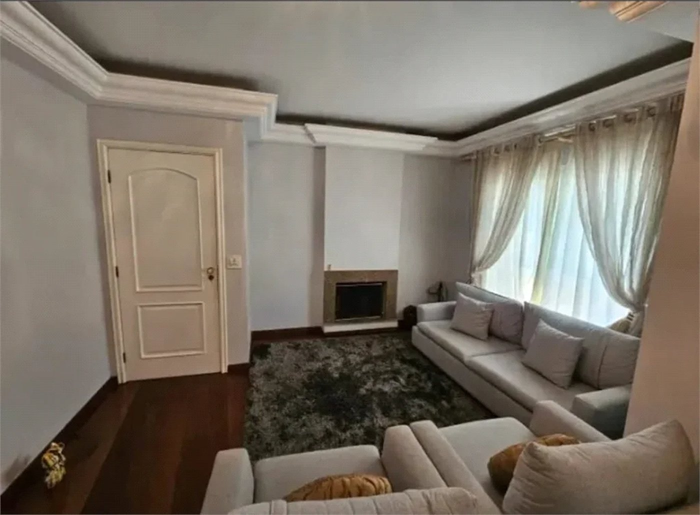 Linda casa em condomínio fechado – conforto, espaço e sofisticação!