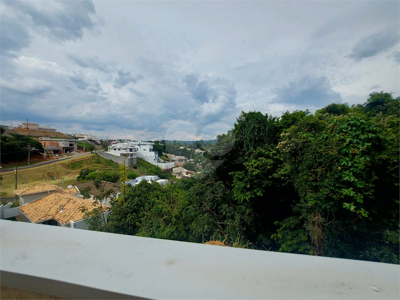 Sobrado à venda com 3 quartos, sendo 1 suíte, em Vila Omízollo, Louveira, SP