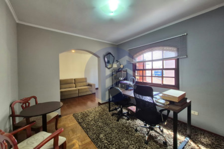 Sobrado à venda com 166 m², 3 dormitórios, 3 vagas cobertas, terraço com vista livre e 16 placas solares! Próximo à USP.