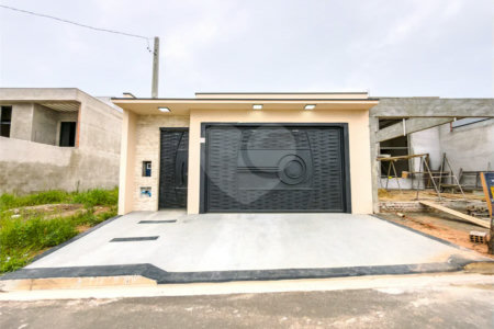 Indaiatuba - Jardim Bom sucesso - Área total: 150m² - Área construída: 115m² - 3 dormitórios sendo 1 suíte com armário planejado;Sala para dois ambientes; Banheiros com box gabinetes e espelhos; Área gourmet com churrasqueira a carvão e móveis planejados; Lavanderia coberta; Ar condicionado na sala