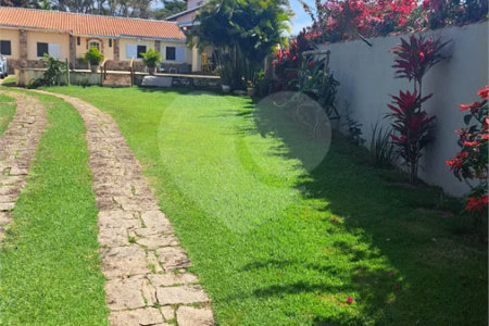 Casa Ampla com 5 Dormitórios, Piscina e Lazer Completo em Terreno de 1.260 m²