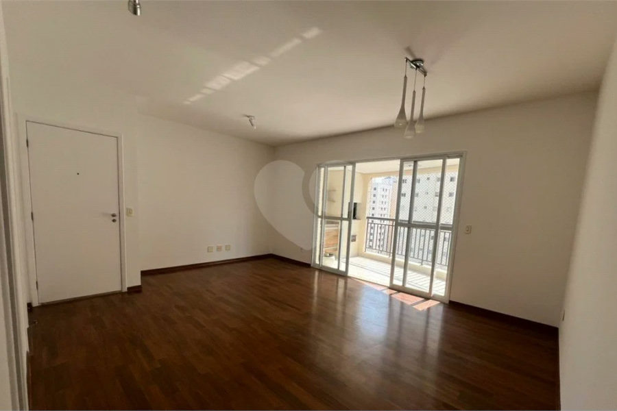 Excelente apartamento de 3 dormitórios, sendo uma Suíte e 2 vagas de garagem.