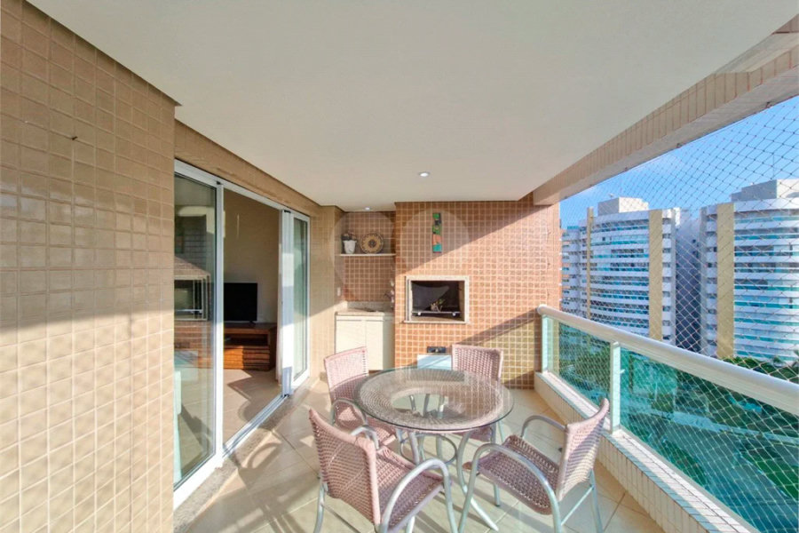 Apartamento à venda com 3 quartos, sendo 1 suíte,  em Riviera de São Lourenço, Bertioga, SP