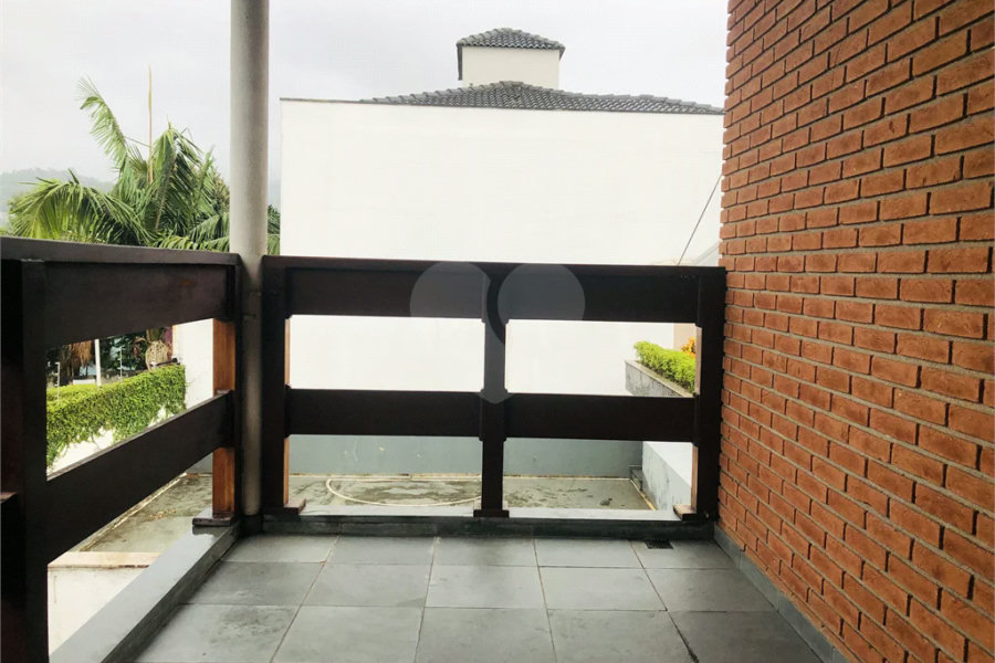 SOBRADO A VENDA NO TREMEMBÉ - 3 DORMS. (1 SUÍTE) E 5 VAGAS