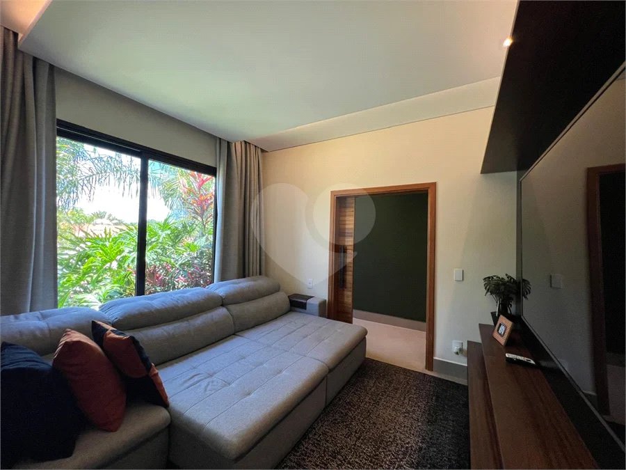 Casa dos Sonhos em Condomínio São Francisco, 3 Suítes, Piscina com Spa e Energia Fotovoltaica