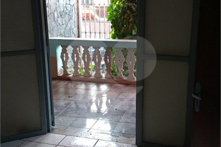 Linda Casa muito bem localizado na rua três na cidade de Rio Claro