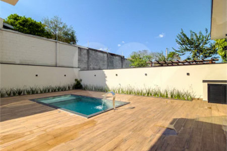 Indaiatuba - Condomínio Milano - Sobrado - 350 m² de terreno - 240 m² de área construída - 4 vagas de garagem, sendo 2 cobertas - Salas de estar e jantar integradas - 3 suítes com closet e varanda no pavimento superior - Escritório no térreo - Espaço gourmet com churrasqueira - Banheiro externo