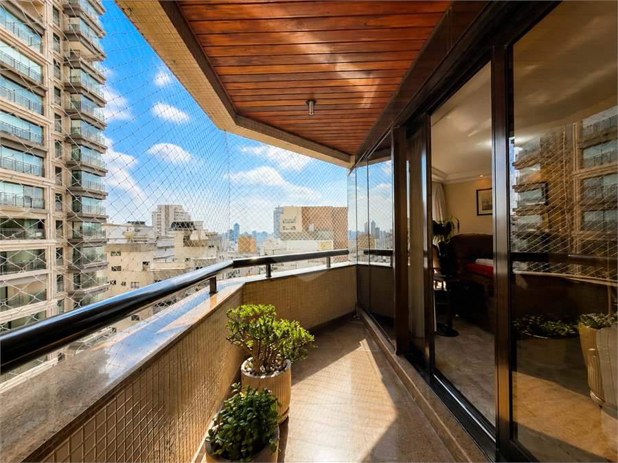 Apartamento de 184 m² em andar alto com 4 dormitórios e 3 vagas em Perdizes
