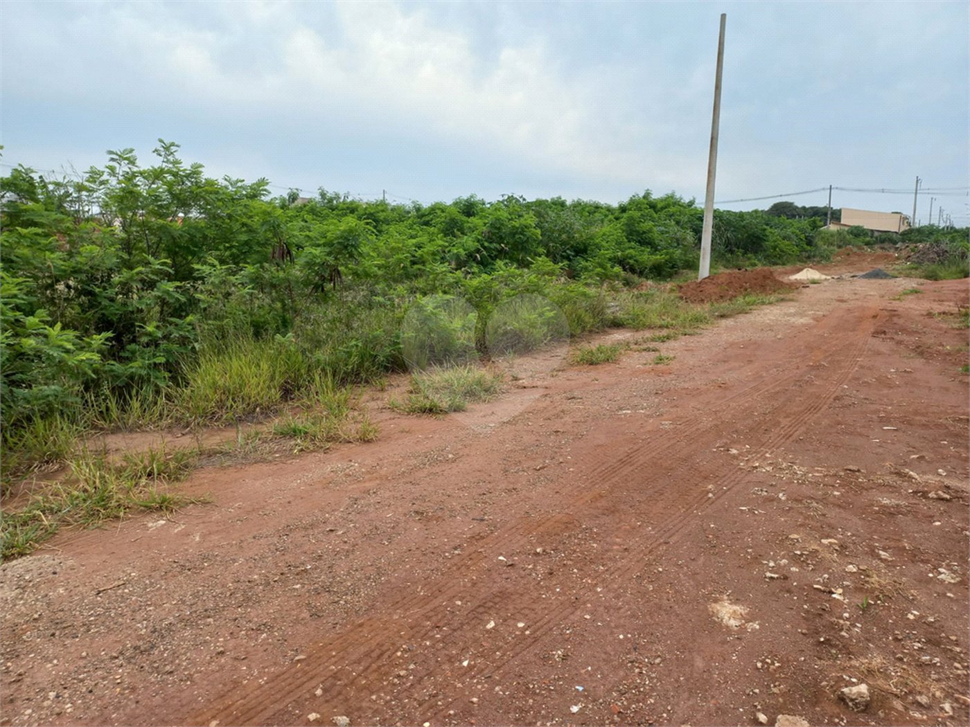 Terreno plano contendo 150,00 m² de área total.