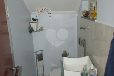 R$ 1.272.000,00 sobrado de 3 do com excelente acabamento. Vale apena visitar!!!