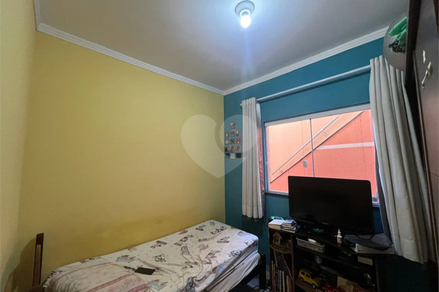 Casa ampla no bairro Terra Rica com 3 pavimentos e excelente estrutura.