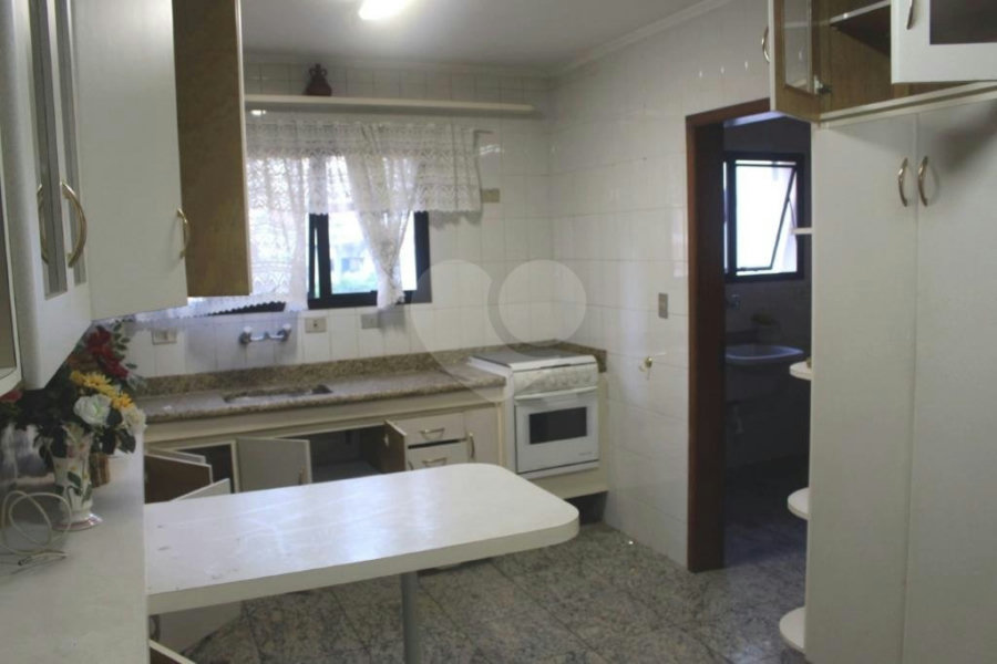 Água Fria. 3 suítes. Armários planejados. Permuta. Copa e cozinha. Dependência de empregada