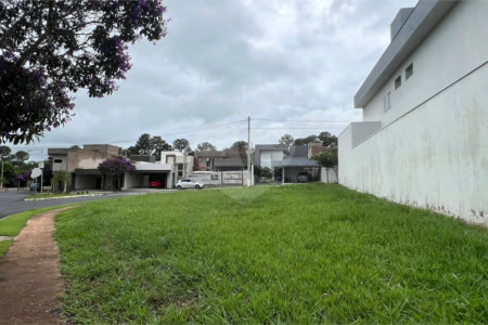 Lote de esquina à venda no Condomínio Faixa Azul