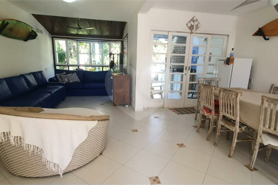 Villagio à venda com 3 quartos, sendo 1 suíte,  em Riviera de São Lourenço, Bertioga, SP