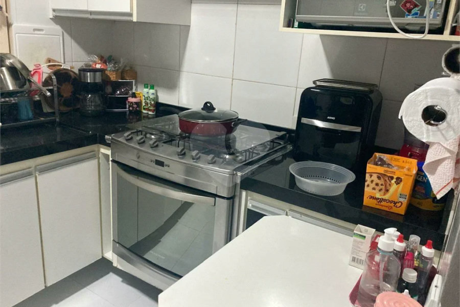 Ótimo sobrado à venda, ao lado do Roldão na Av. Cupece.