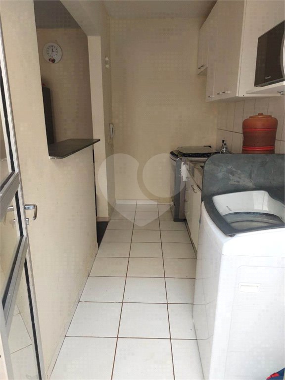 Apartamento no Condomínio Mont Vernon .