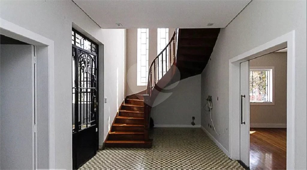 Sobrado à venda no Belenzinho de 208 m² com 6 dormitórios, 4 banheiros e 2 vagas