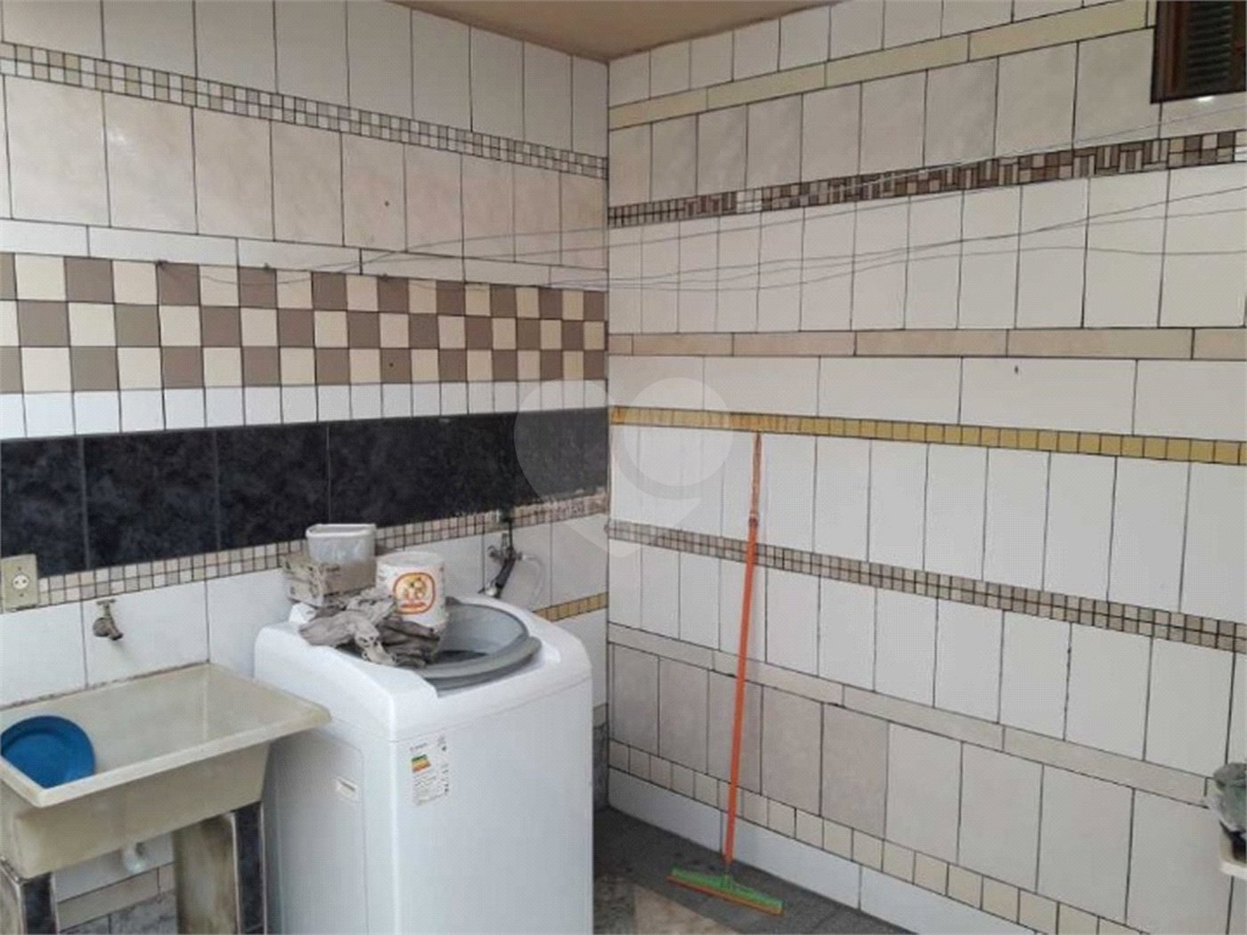 Casa térrea para venda, com 2 dormitórios, sendo 1 suíte.