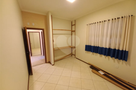 Casa Térrea no Condomínio Damha I,