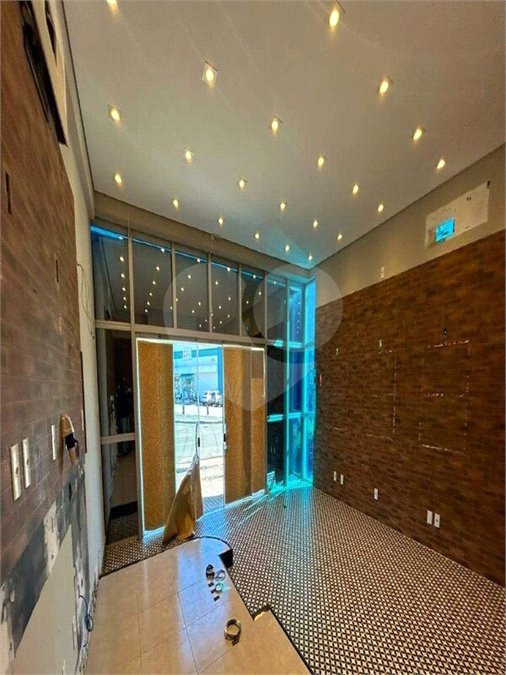 SALÃO COMERCIAL PARA LOCAÇÃO EM INDAIATUBA SP! - Av. Pres. Kennedy! - Salão comercial de 89,64 m² no térreo do Edifício Granada une modernidade, conforto e a melhor localização de Indaiatuba. Destaques do Imóvel: - Espaço Amplo: Salão principal com excelente iluminação natural. - Infraestrutura: