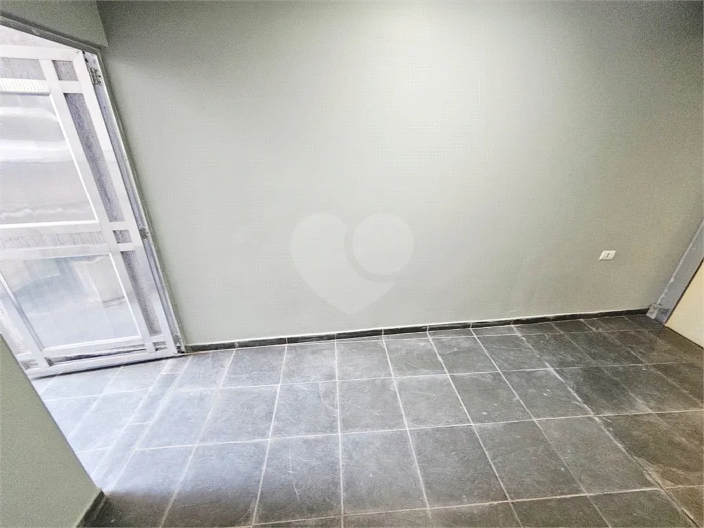 4 dormitórios, 1 suíte, 3 banheiros, 2 vagas, Área Total: 130,00 m², Construído: 174,00 m²