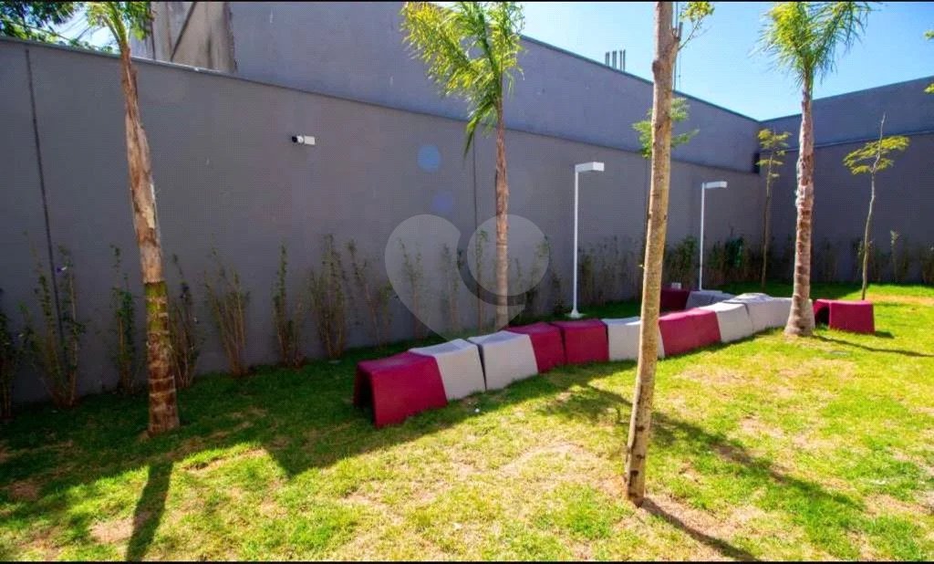 Apartamento mobiliado, novo, com 38m útil, ótima localização REF:903711