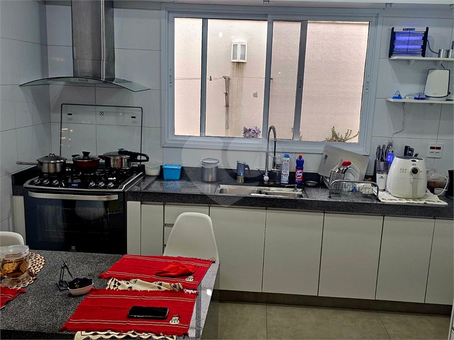 Casa á venda no condomínio Damha I