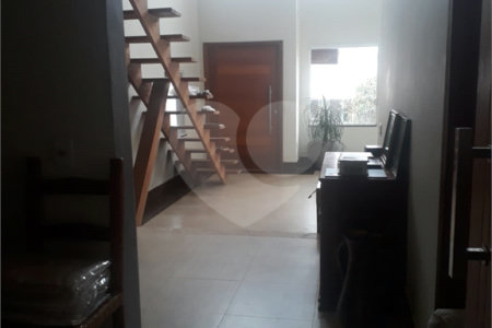 Sobrado à Venda no Condomínio Picollo Villagio com mobilha