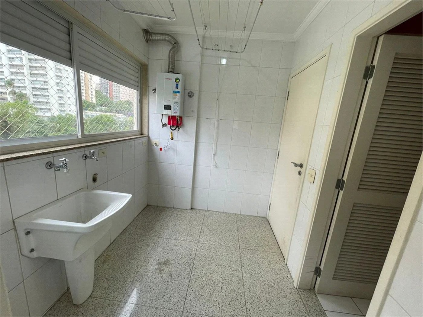 Apartamento à venda ou para alugar com 3 suítes em Morumbi, São Paulo, SP