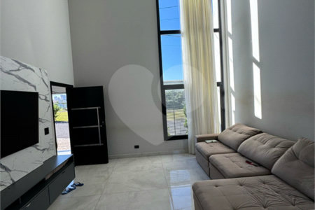 Casa à Venda no Bairro Santa Júlia – Ampla, Moderna e Bem Localizada