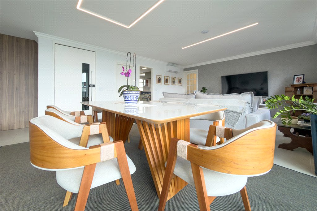 Apartamento com 205 metros no Campo Belo