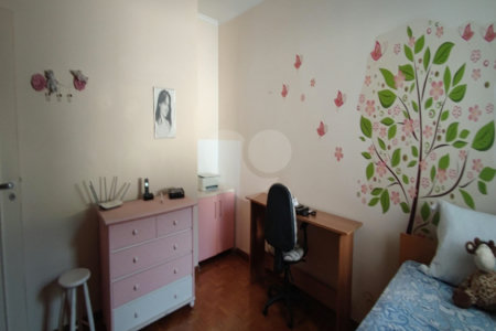 Sobrado com 125m² , 3 dormitórios , sendo 1 suíte , 2 vagas de garagem , à venda no Bosque da Saúde.