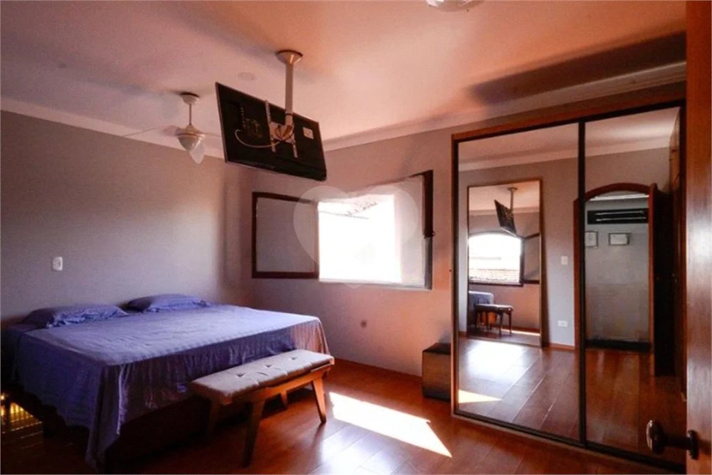 Casa com 4 Dormitórios sendo 1 suíte, com 3 Vagas