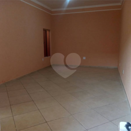 Casa térrea com salão comercial para venda no Maria Stella Fagá.