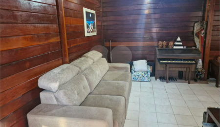 Casa à venda com 3 quartos no condomínio Colinas Verdes, Arujá - SP