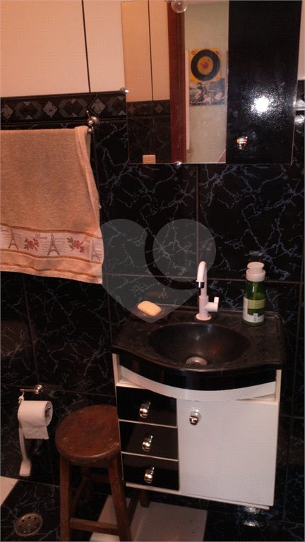 Sobrado com 101m², 2 dormitórios, sendo 2 suítes, 2 vagas, à venda na Vila Ema.