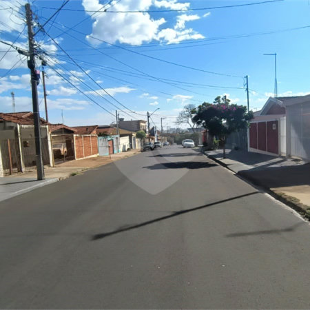Terreno á venda no Jardim Tangara.