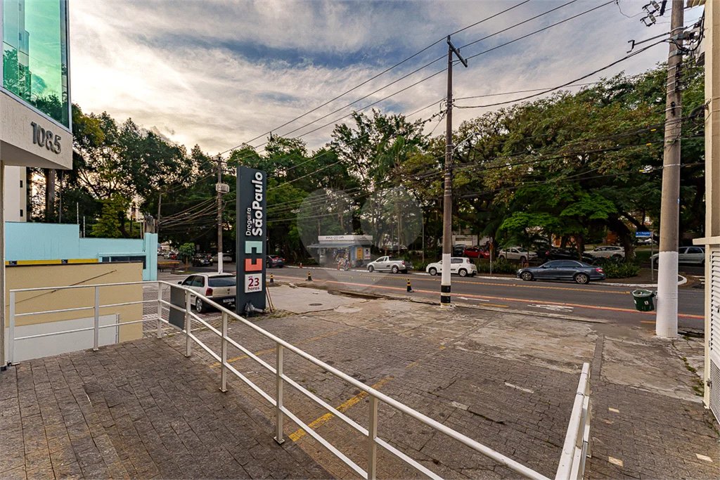 Prédio inteiro comercial á venda e locação na Vila Leopoldina.
