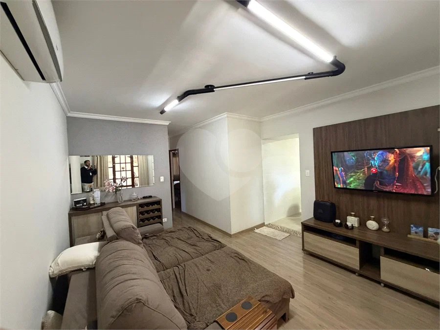 Casa à Venda no Santa Terezinha com 3 Dormitórios, Churrasqueira e Garagem para 2 Carros