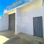 Imóvel disponível para venda com excelente localização e grande potencia, tambèm gerando uma renda passiva todos meses com contrato de aluguel ativo. Salão Comercial Perfeito para quem busca conforto, praticidade e um ótimo investimento