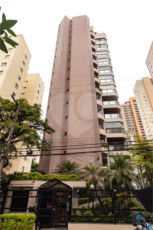 Cobertura à venda com 3 quartos, sendo 2 suítes, em Vila Olímpia, São Paulo, SP