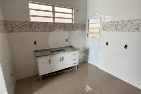 Casa com 02 Dormitórios á venda, em Cidade Aracy 2.