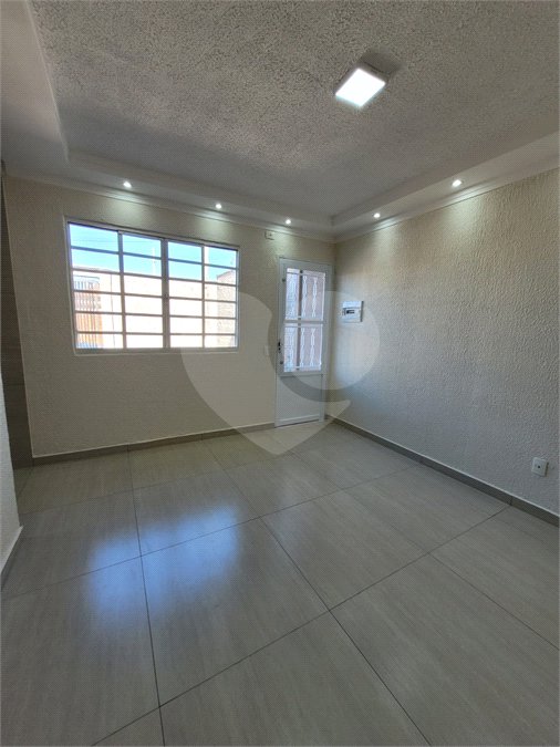 Seu Novo Lar Te Espera: Casa Aconchegante, Pronta para Morar e com 2 dormitórios e Amplo Quintal!
