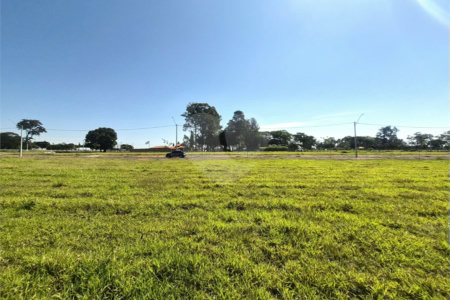 Terreno comercial á venda no condomínio Jardim Larine
